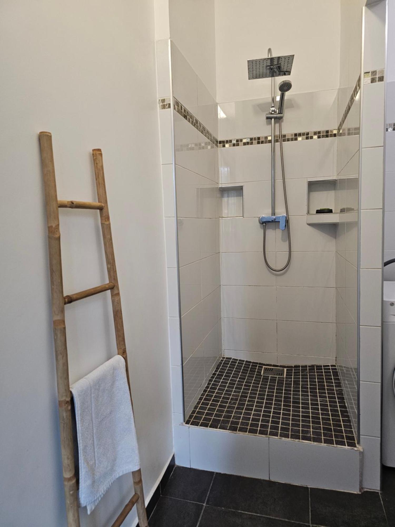 Charmant Pied-A-Terre Coeur De Ville بوانت-آه-بيتر المظهر الخارجي الصورة